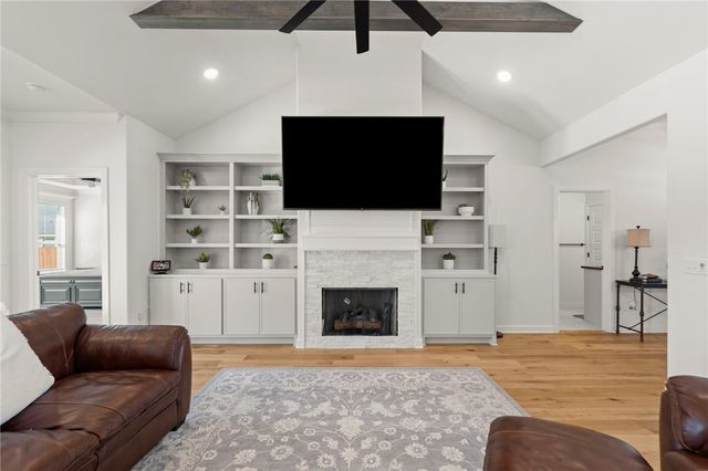 879 Budrio Avenue, Tontitown, AR 72762