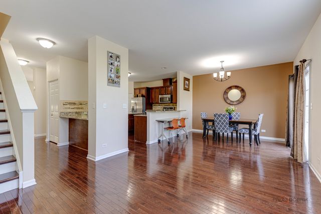 533 Plaza Place, Aurora, IL 60504