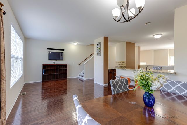 533 Plaza Place, Aurora, IL 60504