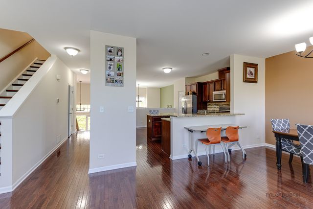 533 Plaza Place, Aurora, IL 60504