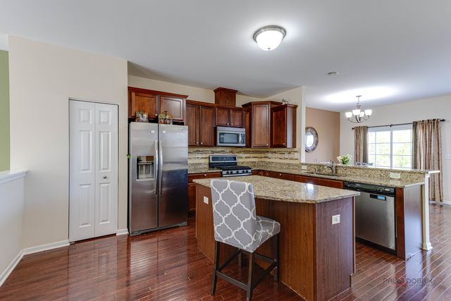 533 Plaza Place, Aurora, IL 60504