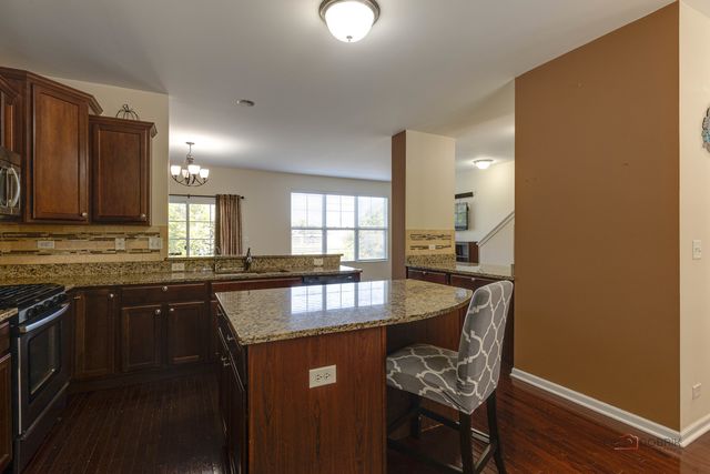 533 Plaza Place, Aurora, IL 60504