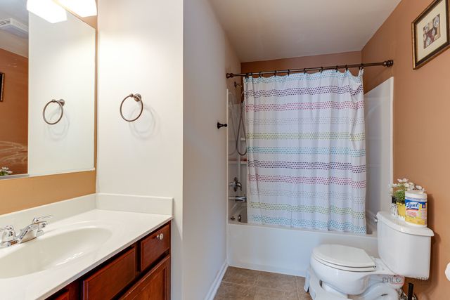 533 Plaza Place, Aurora, IL 60504
