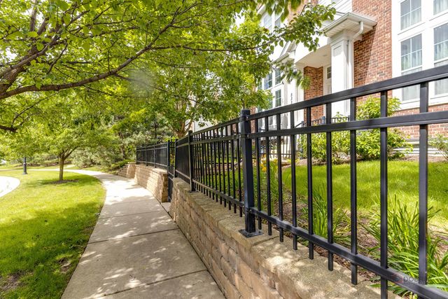 533 Plaza Place, Aurora, IL 60504