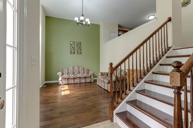533 Plaza Place, Aurora, IL 60504