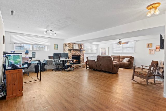 6664 Sand Ct SW, Cedar Rapids, IA 52404