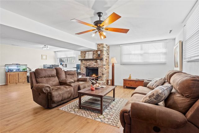 6664 Sand Ct SW, Cedar Rapids, IA 52404