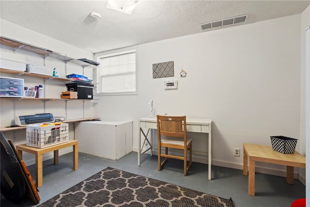 6664 Sand Ct SW, Cedar Rapids, IA 52404