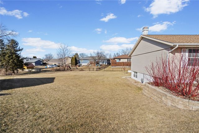 6664 Sand Ct SW, Cedar Rapids, IA 52404