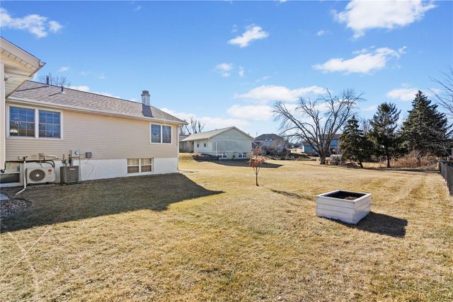 6664 Sand Ct SW, Cedar Rapids, IA 52404