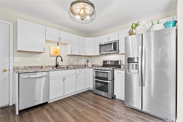 6664 Sand Ct SW, Cedar Rapids, IA 52404