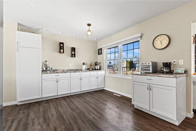 6664 Sand Ct SW, Cedar Rapids, IA 52404