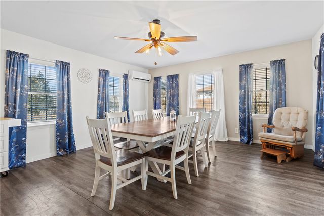 6664 Sand Ct SW, Cedar Rapids, IA 52404