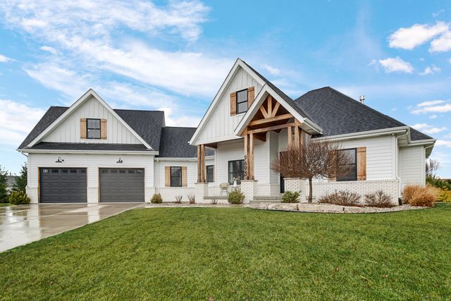 9695 Jonathan Court, St. John, IN 46373