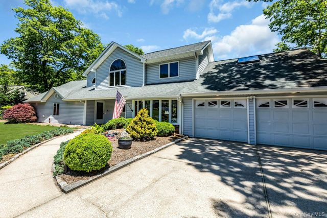 23 Campus Lane, Ronkonkoma, NY 11779