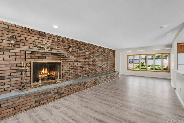 23 Campus Lane, Ronkonkoma, NY 11779