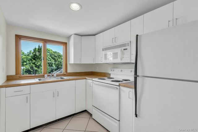 23 Campus Lane, Ronkonkoma, NY 11779