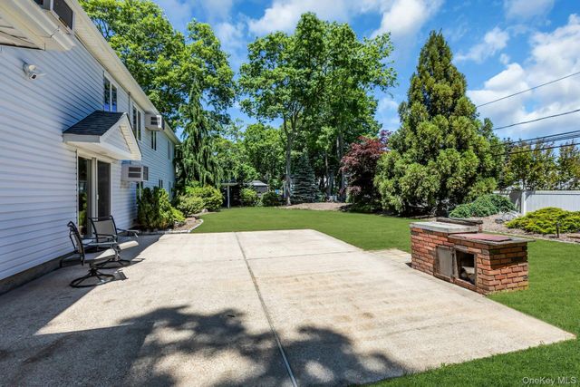 23 Campus Lane, Ronkonkoma, NY 11779