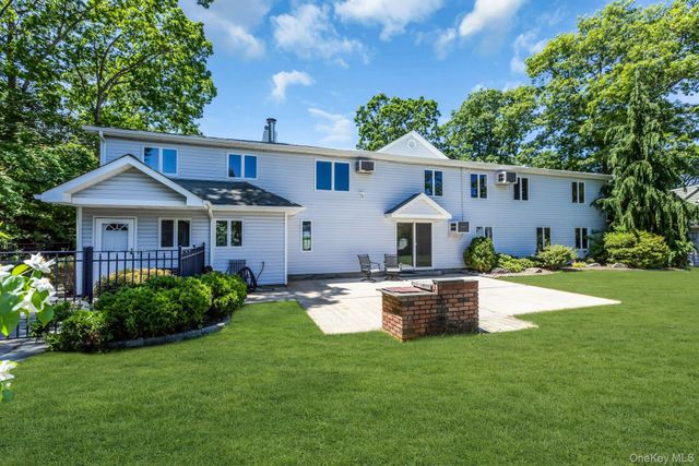 23 Campus Lane, Ronkonkoma, NY 11779