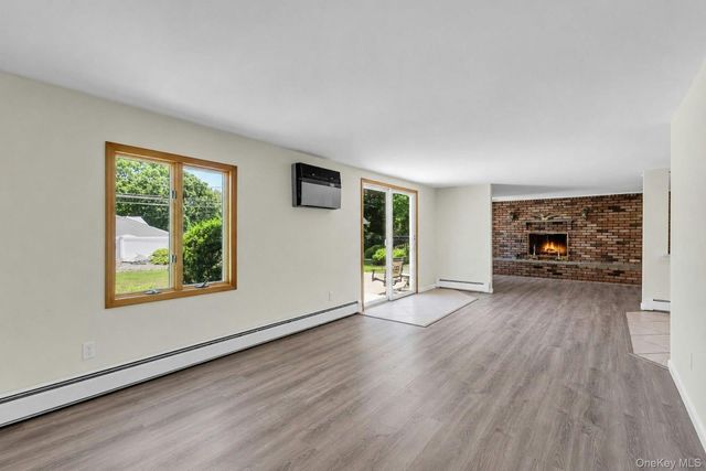23 Campus Lane, Ronkonkoma, NY 11779