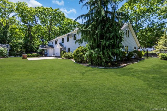 23 Campus Lane, Ronkonkoma, NY 11779