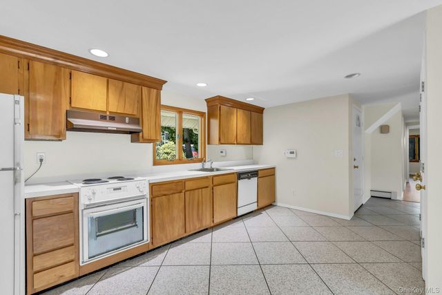 23 Campus Lane, Ronkonkoma, NY 11779