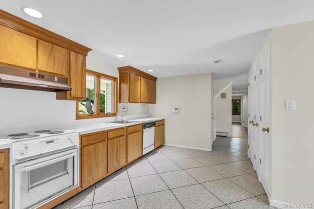 23 Campus Lane, Ronkonkoma, NY 11779