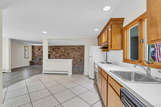 23 Campus Lane, Ronkonkoma, NY 11779