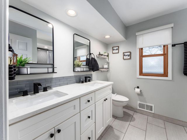 7801 Harlem Road, Westerville, OH 43081