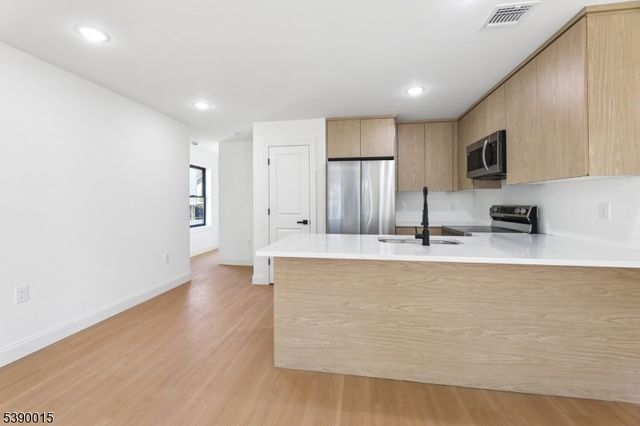 29 Robert St, Paterson City, NJ 07503