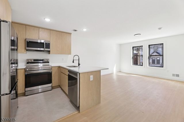 29 Robert St, Paterson City, NJ 07503