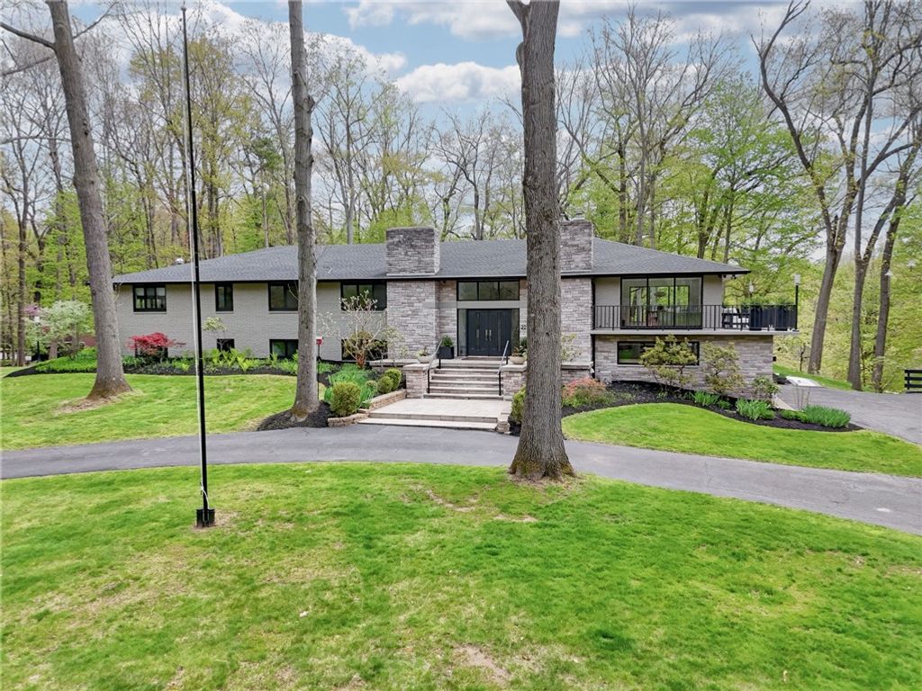 22 Lake Lacoma Drive, Perinton, NY 14534