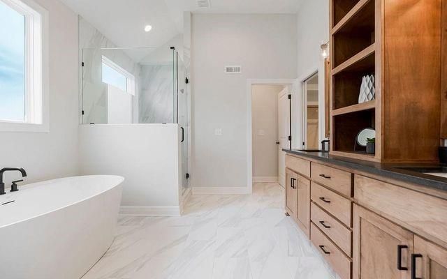 2813 NE 102nd Street, Kansas City, MO 64155