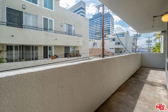 1164 Wellesley Avenue 204, Los Angeles, CA 90049