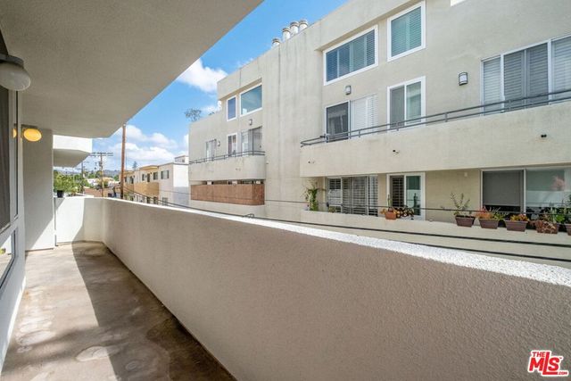 1164 Wellesley Avenue 204, Los Angeles, CA 90049