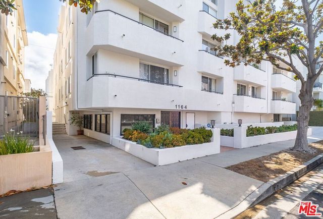 1164 Wellesley Avenue 204, Los Angeles, CA 90049