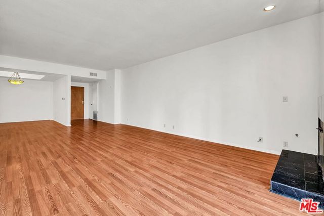1164 Wellesley Avenue 204, Los Angeles, CA 90049