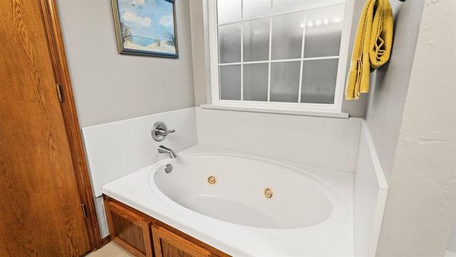 11201 Arbor Lake Drive, Oklahoma City, OK 73170