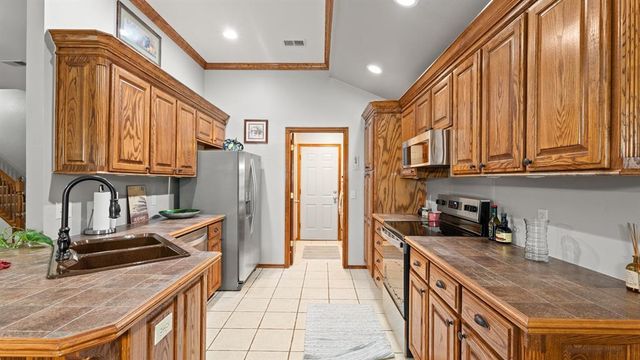 11201 Arbor Lake Drive, Oklahoma City, OK 73170