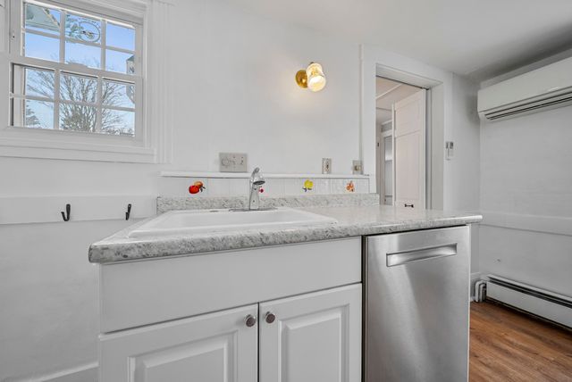 10 Maple Street, Exeter, NH 03833