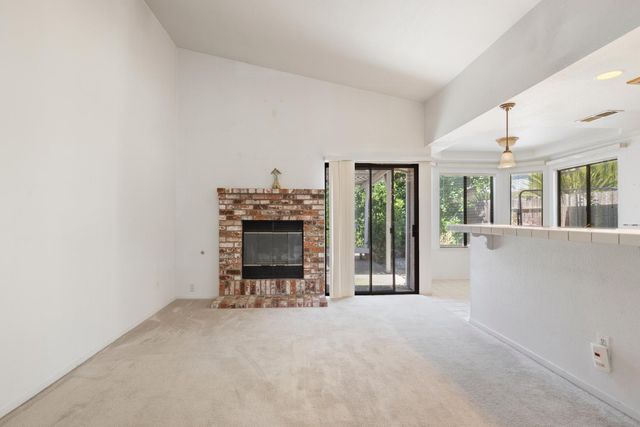 6113 Wolf Creek Ct, Elk Grove, CA 95758