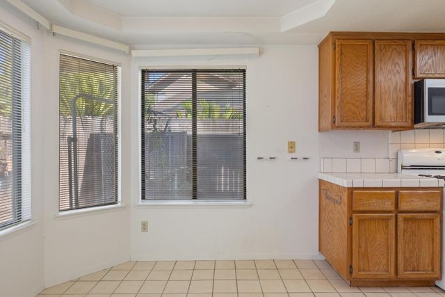6113 Wolf Creek Ct, Elk Grove, CA 95758