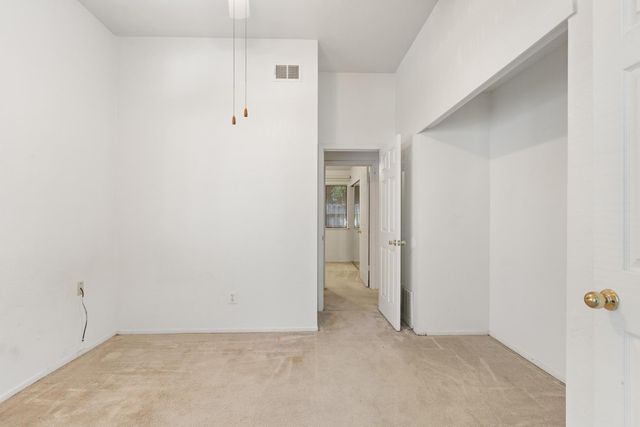 6113 Wolf Creek Ct, Elk Grove, CA 95758