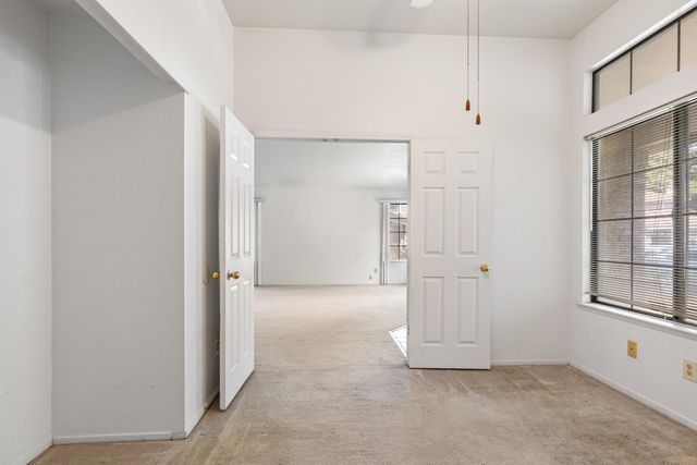 6113 Wolf Creek Ct, Elk Grove, CA 95758