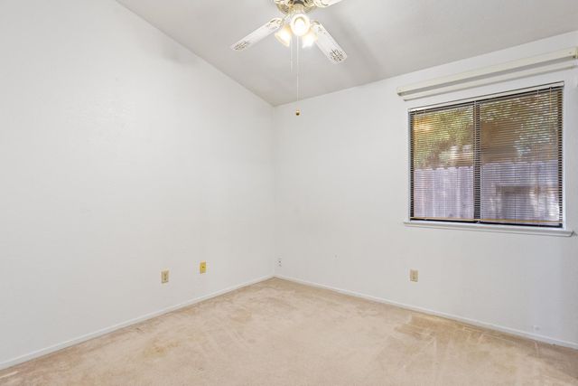 6113 Wolf Creek Ct, Elk Grove, CA 95758