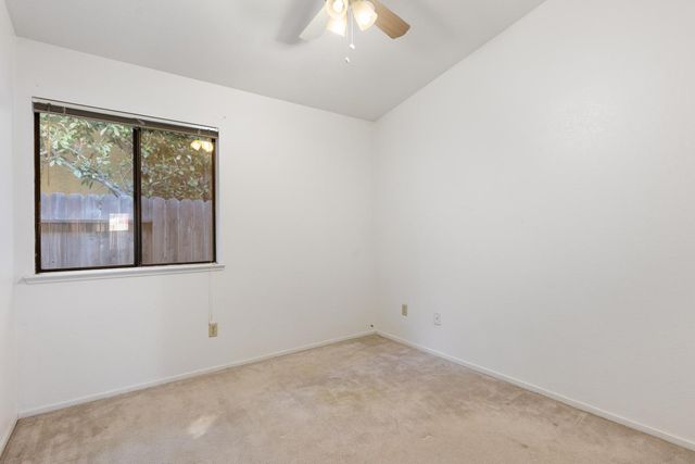 6113 Wolf Creek Ct, Elk Grove, CA 95758