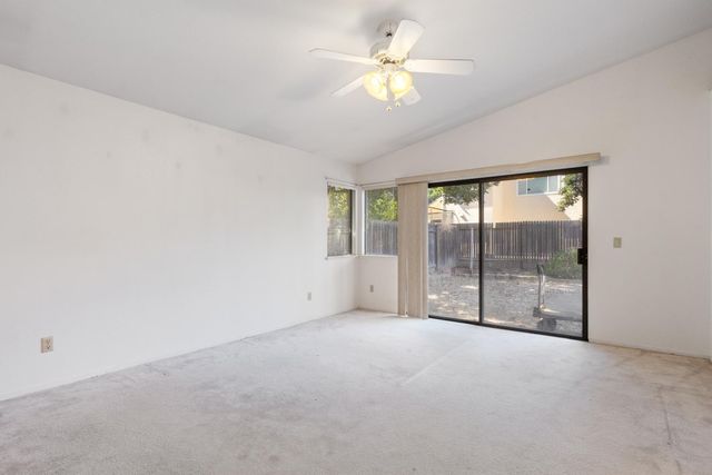 6113 Wolf Creek Ct, Elk Grove, CA 95758