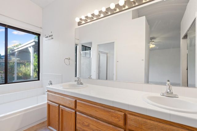 6113 Wolf Creek Ct, Elk Grove, CA 95758