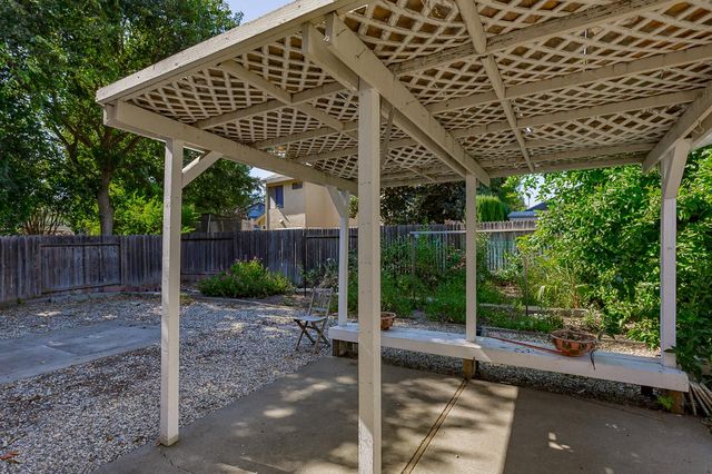 6113 Wolf Creek Ct, Elk Grove, CA 95758