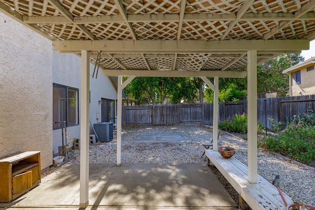 6113 Wolf Creek Ct, Elk Grove, CA 95758